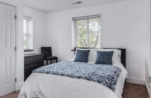 Hope Gardens House | 30 day+ Stay Close to All Things Downtown