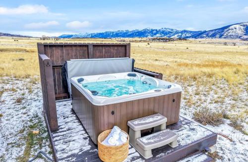 Emigrant House | 30 Miles To Yellowstone Hot Tub Game Room Ac