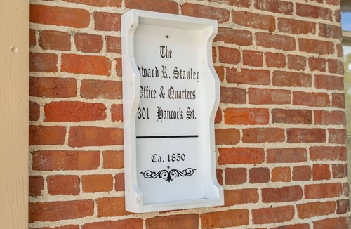New Bern Apartment | 301 on Hancock - One Bedroom Apartment, Sleeps 4