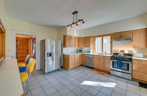 Pittsfield House | 306 m² House ∙ 5 bedrooms ∙ 9 guests