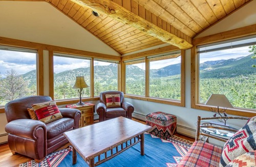 Estes Park Cabin | 308 m² Cabin ∙ 5 bedrooms ∙ 16 guests