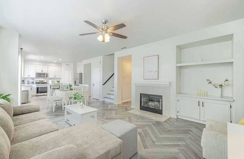 Palmdale House | 30nights min｜Mainfloor Bedroom｜Pet Allowed｜Remote Lock｜Garage Access #42183