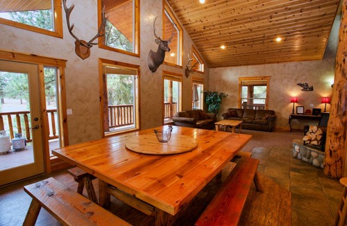 Cascade House | 316 m² House ∙ 5 bedrooms ∙ 16 guests