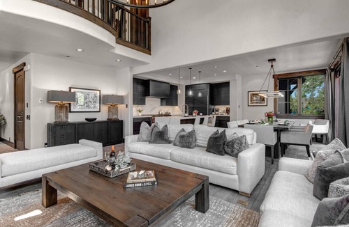 Empire Pass House | 331 m² House ∙ 4 bedrooms ∙ 12 guests