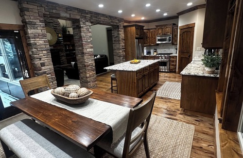 McCall Cabin | 3370 Sq Ft “Amazing” Cabin, 2 Master Suites, Gourmet kitchen, Close 2Town & lake