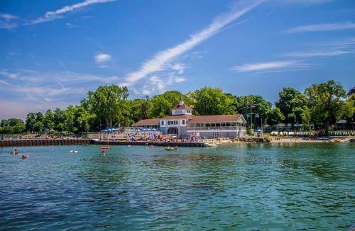 Lakeside Hotel | 34 m² Hotel ∙ 6 guests