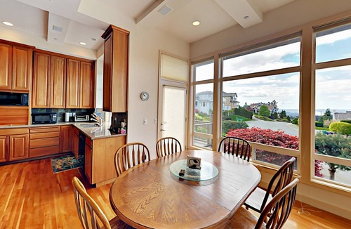 Newcastle House | 342 m² House ∙ 5 bedrooms ∙ 10 guests