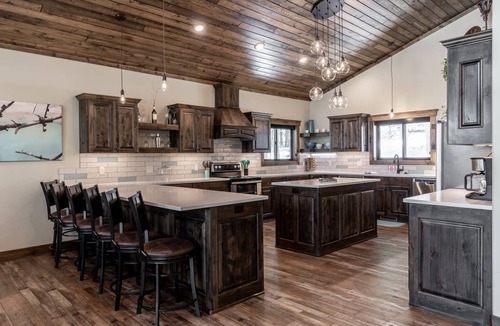 Island Park Cabin | 344 m² Cabin ∙ 4 bedrooms ∙ 15 guests