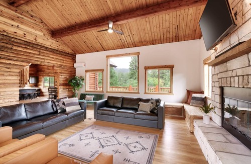 Monticello Cabin | 344 m² Cabin ∙ 6 bedrooms ∙ 29 guests