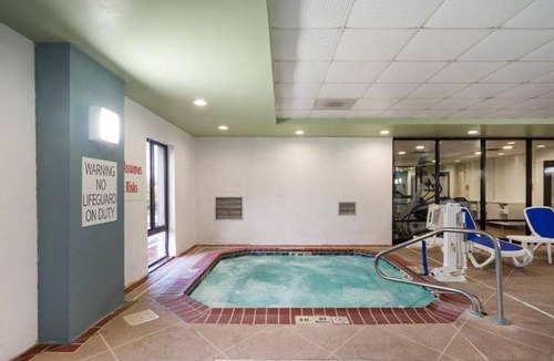 Jeffersontown Hotel | 35 m² Hotel ∙ 127 guests