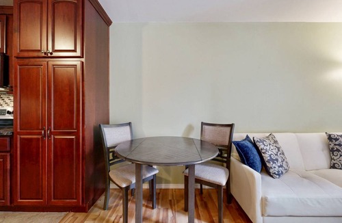 Elkhorn Village Apartment | 35 m² Studio flat ∙ 2 guests