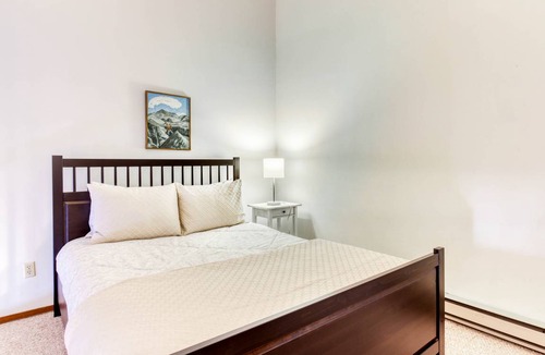 Elkhorn Village Apartment | 35 m² Studio flat ∙ 4 guests