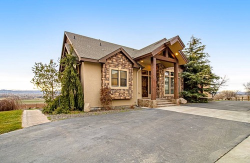 Canyon County House | 353 m² House ∙ 3 bedrooms ∙ 10 guests