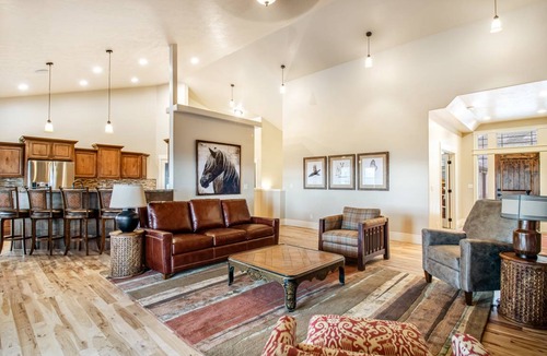 Canyon County House | 353 m² House ∙ 3 bedrooms ∙ 10 guests