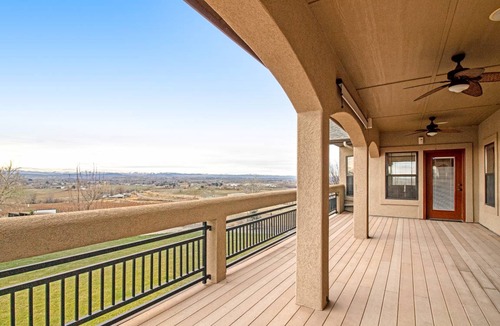 Canyon County House | 353 m² House ∙ 3 bedrooms ∙ 10 guests