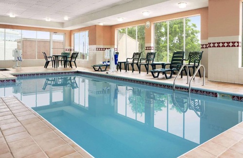 Cuyahoga Falls Hotel | 36 m² Hotel ∙ 127 guests