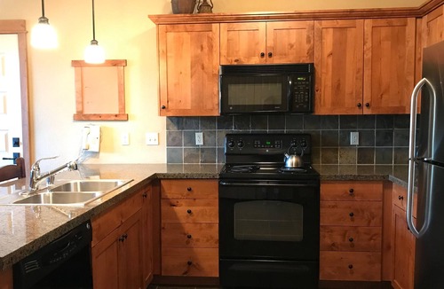 Kellogg Condo | 375One Bed Lux Suite Mt View