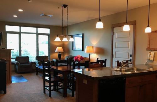 Kellogg Condo | 375One Bed Lux Suite Mt View