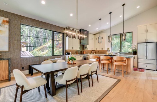 Warm Springs House | 390 m² House ∙ 5 bedrooms ∙ 10 guests