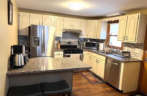 Waltham Apartment | 3bd/1ba apartment with parking 7362