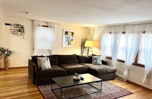 Waltham Apartment | 3bd/1ba apartment with parking 7362