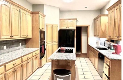 Oklahoma City House | 3BD 2Bath Sleep 8 Tornado shelter Whole home Safe Area