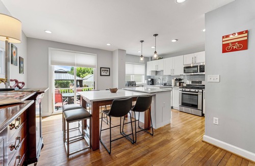 Lower Central NE House | 3BR/2.5 BA Queen Beds, pets OK near Cap Hill