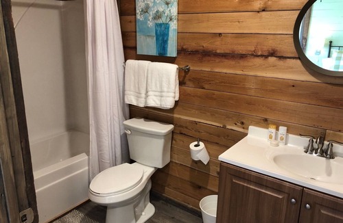 Marion House | 3BR 2Bth house, 1 pet free 2nd pet considered for fee 7 min to d'town Memphis