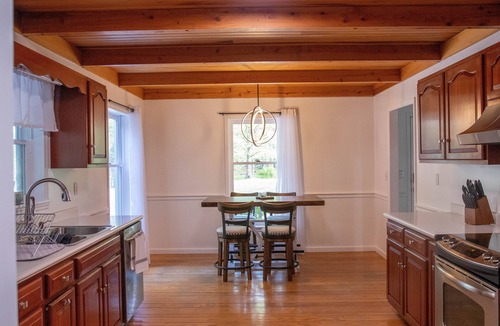 Farmers House | 3BR 3 Bath home with hot tub eight minutes from Cave Run Lake