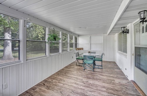 Raleigh House | 3BR Farmhouse on 4 Acres Near Downtown
