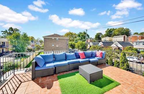 Southeast Yonkers House | 3BR Home Game Room Onsite Parking Convenient NYC Access