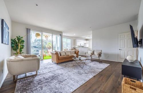 Del Rey Apartment | 3BR Marina del Rey Condo with Pool, Hot Tub & Parking - 15 Min to LAX