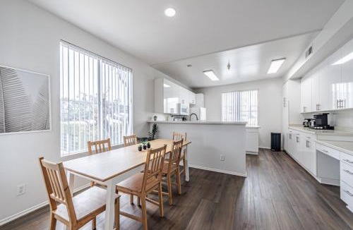 Del Rey Apartment | 3BR Marina del Rey Condo with Pool, Hot Tub & Parking - 15 Min to LAX