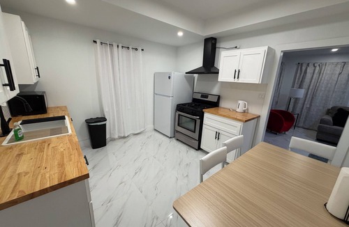Brownsville House | 3BR Modern Home, Brownsville, Prime Location