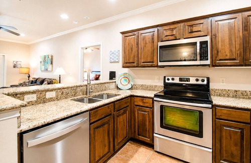 Gruene Condo | 3BR Riverfront Condo | Balcony | Pool | W/D | Snowbirds Welcome