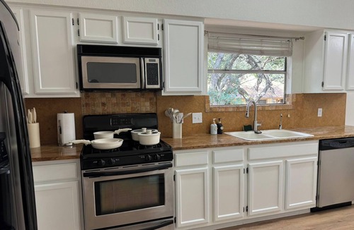 McNeil House | 3BR spacious house in peaceful Cedar Park with sauna, grill and patio