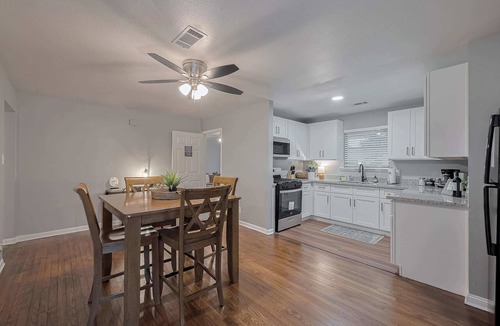 Spring Branch East House | 3BR Spring Branch Home — 4 Min to Memorial Park