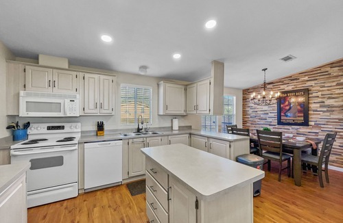 Apache Junction House | 3BR w Superstition views, near hiking trails