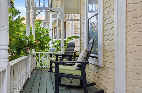 Clifton Apartment | 3BR Work-Friendly Lou Stay Near Bourbon Trail!
