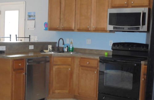 Goose Creek House | 4 bdrms 3 fulls ba, indoor sauna, large hottub, large spacious Home and more!