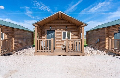 St. Charles Cabin | #4 Bear Lake Cabin! Newly Remodeled! AC! Sleeps 4!