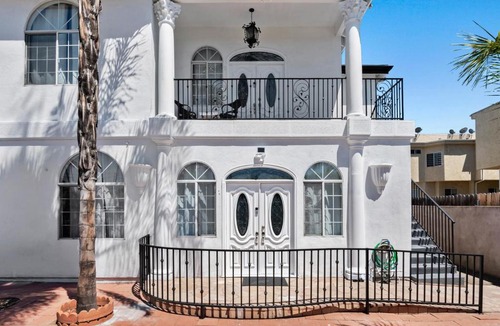 NoHo Arts District Apartment | 4 bed 2bath apartment near universal studio hollywood sleep 7