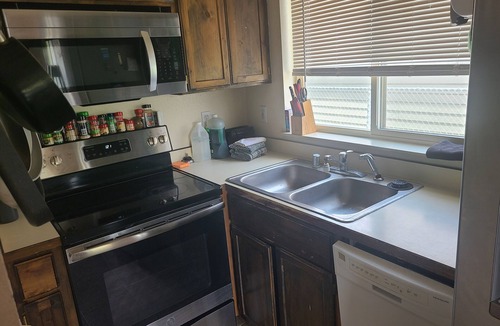 Moscow House | 4 bedroom 2 bath house with fenced yard. Close to downtown and U of I