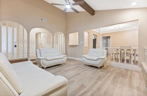 South Side House | 4 bedroom 3 bathroom 10 sleep,