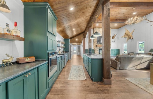 Tattnall County House | 4-bedroom Farmhouse on peaceful acres!