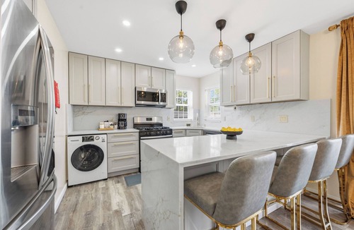 South Side House | 4 Bedroom home , 30 mins to Grand Central, Easy World Cup Access