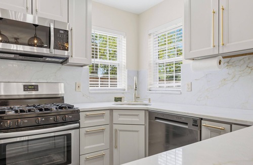 South Side House | 4 Bedroom home , 30 mins to Grand Central, Easy World Cup Access