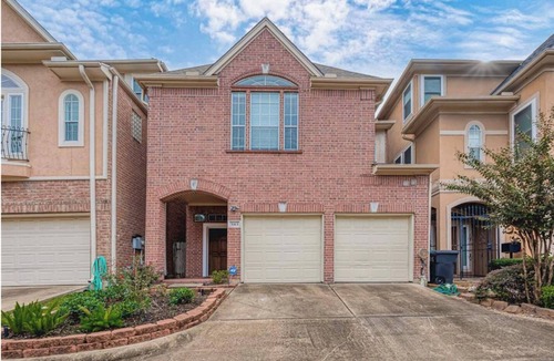 Uptown House | 4 Bedroom Home in the center of Galleria/Uptown - 15 min from Downtown