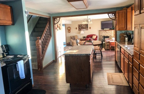 Lakeside House | 4 bedroom home located 1 mile outside the gates of Lakeside off N Shore Blvd