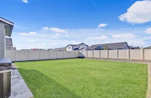 Meridian House | 4 Bedroom Home with Full Office Space and Hot tub!